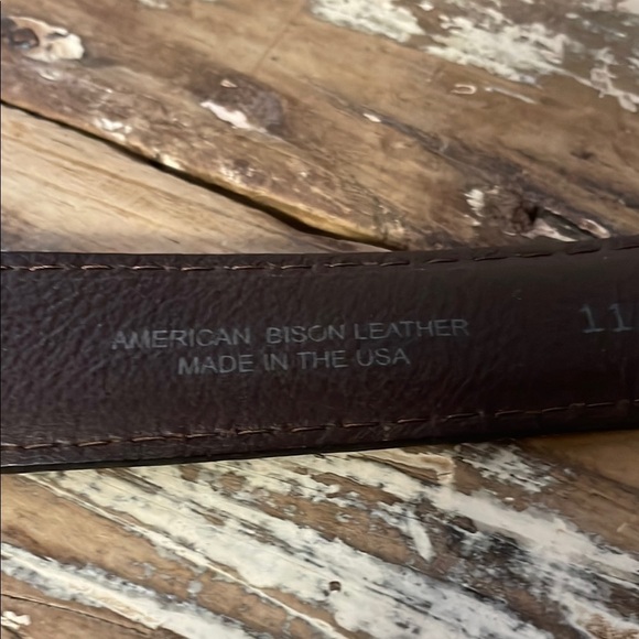 Brown Leather Belt with Textured Finish and Metal Buckle - Picture 3 of 7